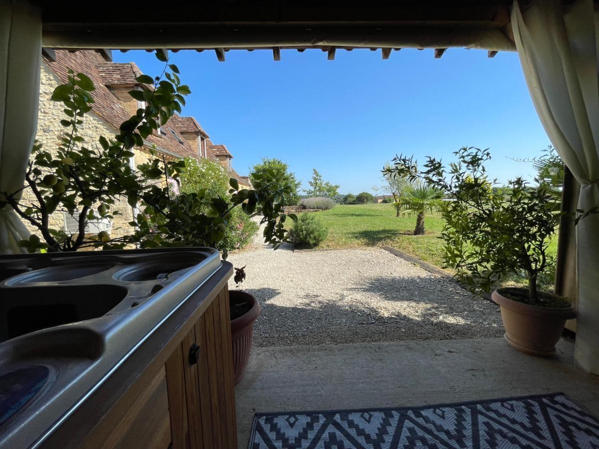 Chambre d'hôtes La Ferme de la Croix. Saint-Avit-Sénieur Exterior foto